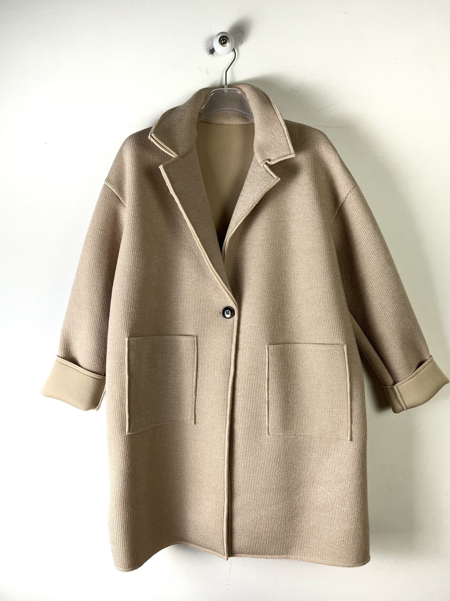 Cappotto classico con colletto e revers in neoprene, taglio oversize