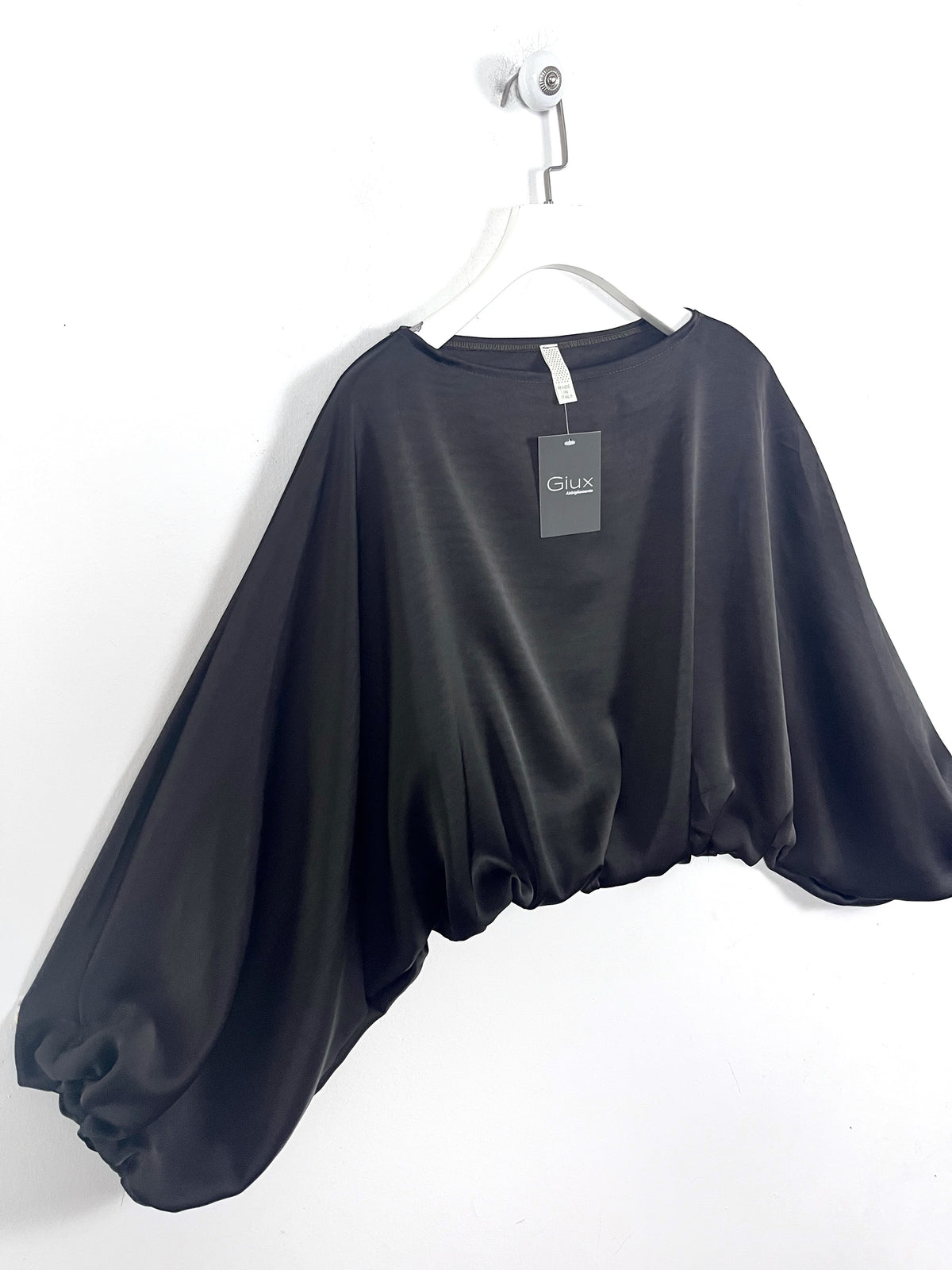 Blusa in Raso Cropped ⚫️