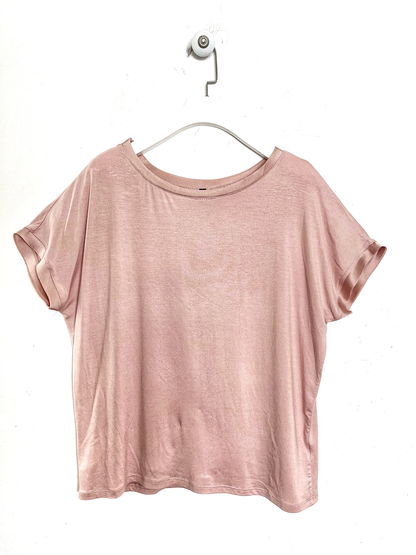 T-shirt con profili in raso