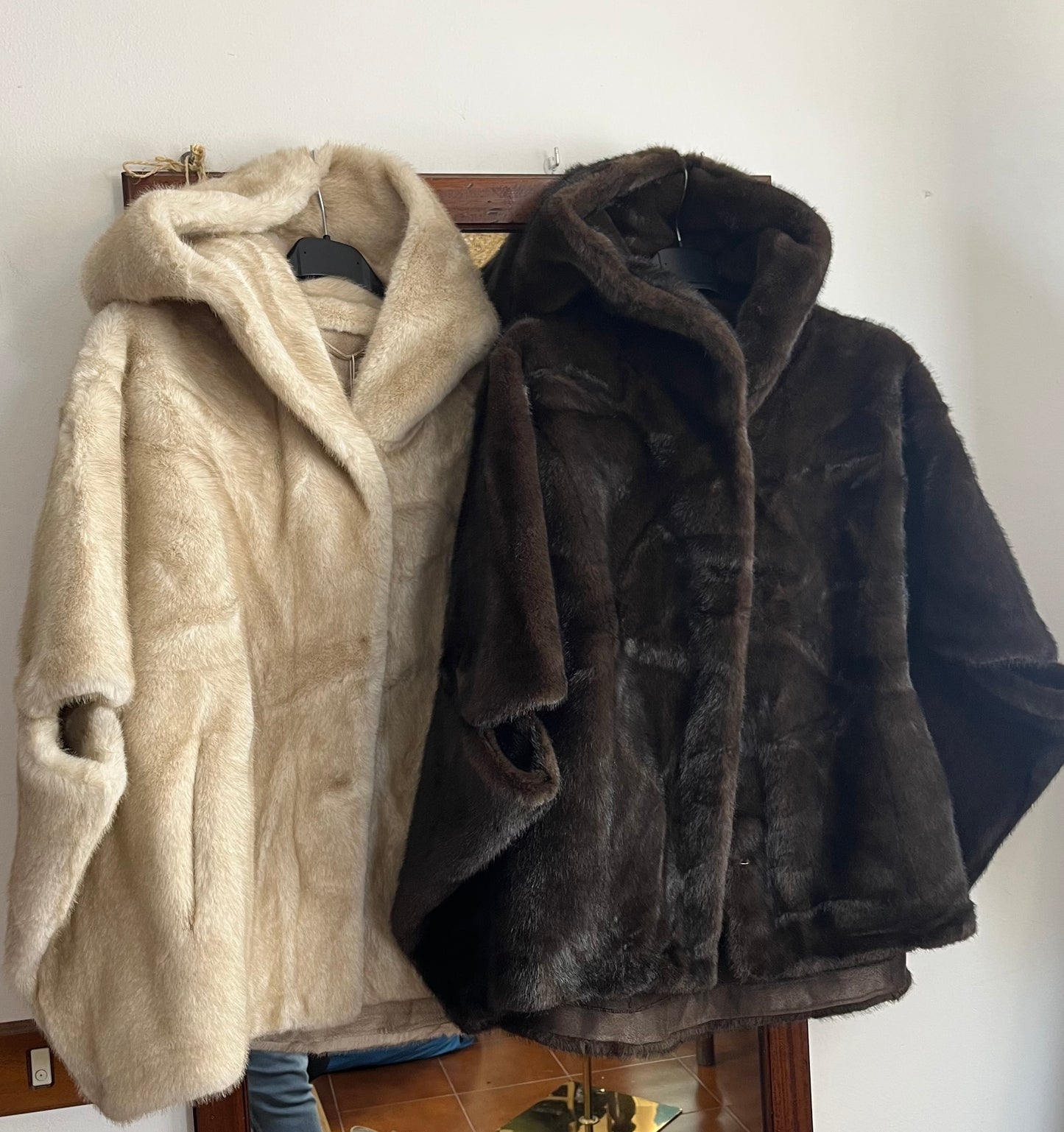 Giacca Mantella Ecofur con cappuccio ⚫️