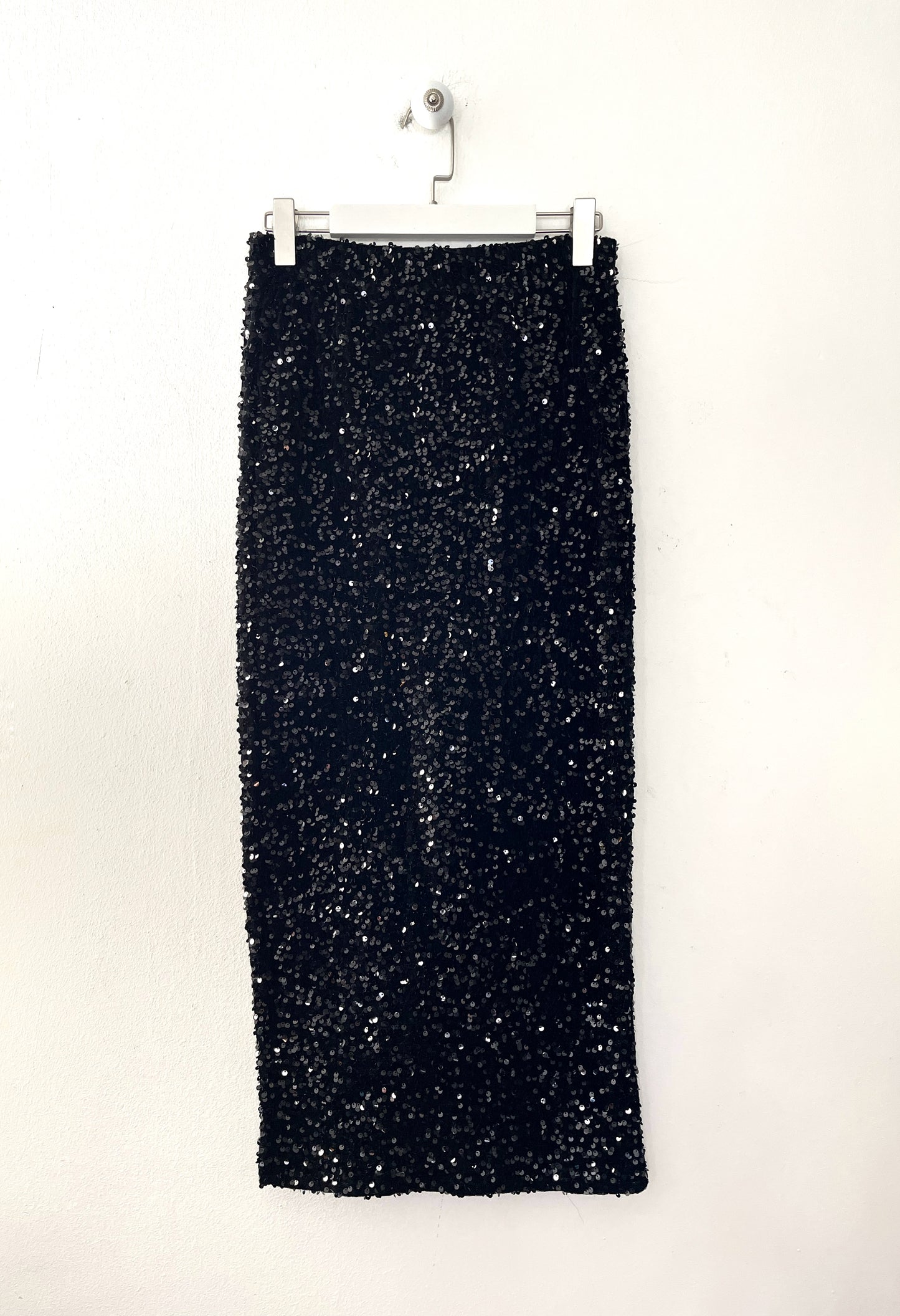 Tubino lungo in paillettes con spacco dietro