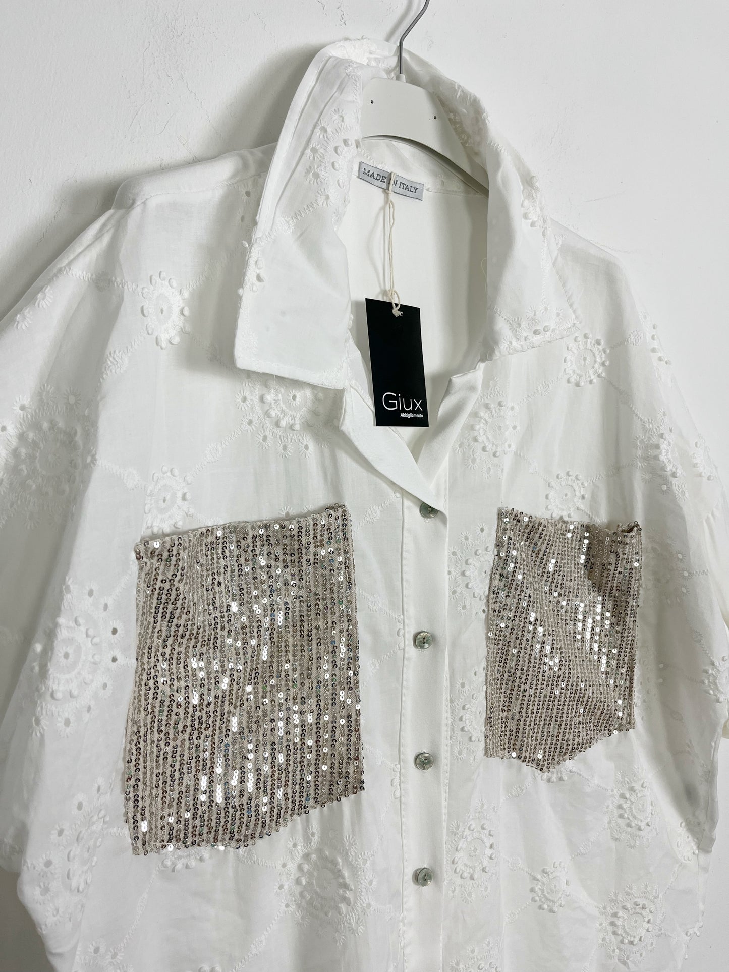 Camicia in sangallo con paillettes