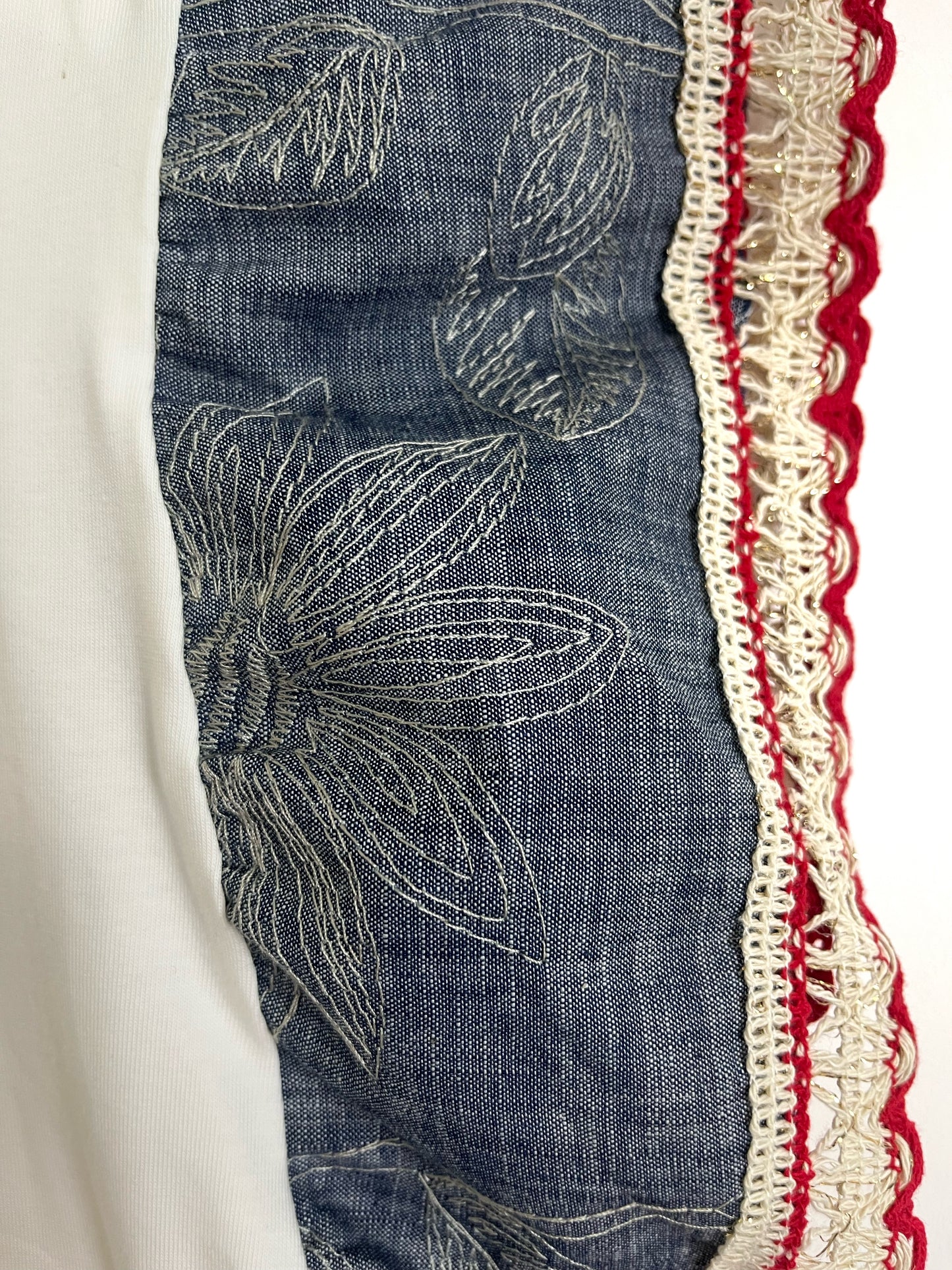 T-shirt ricami e jeans