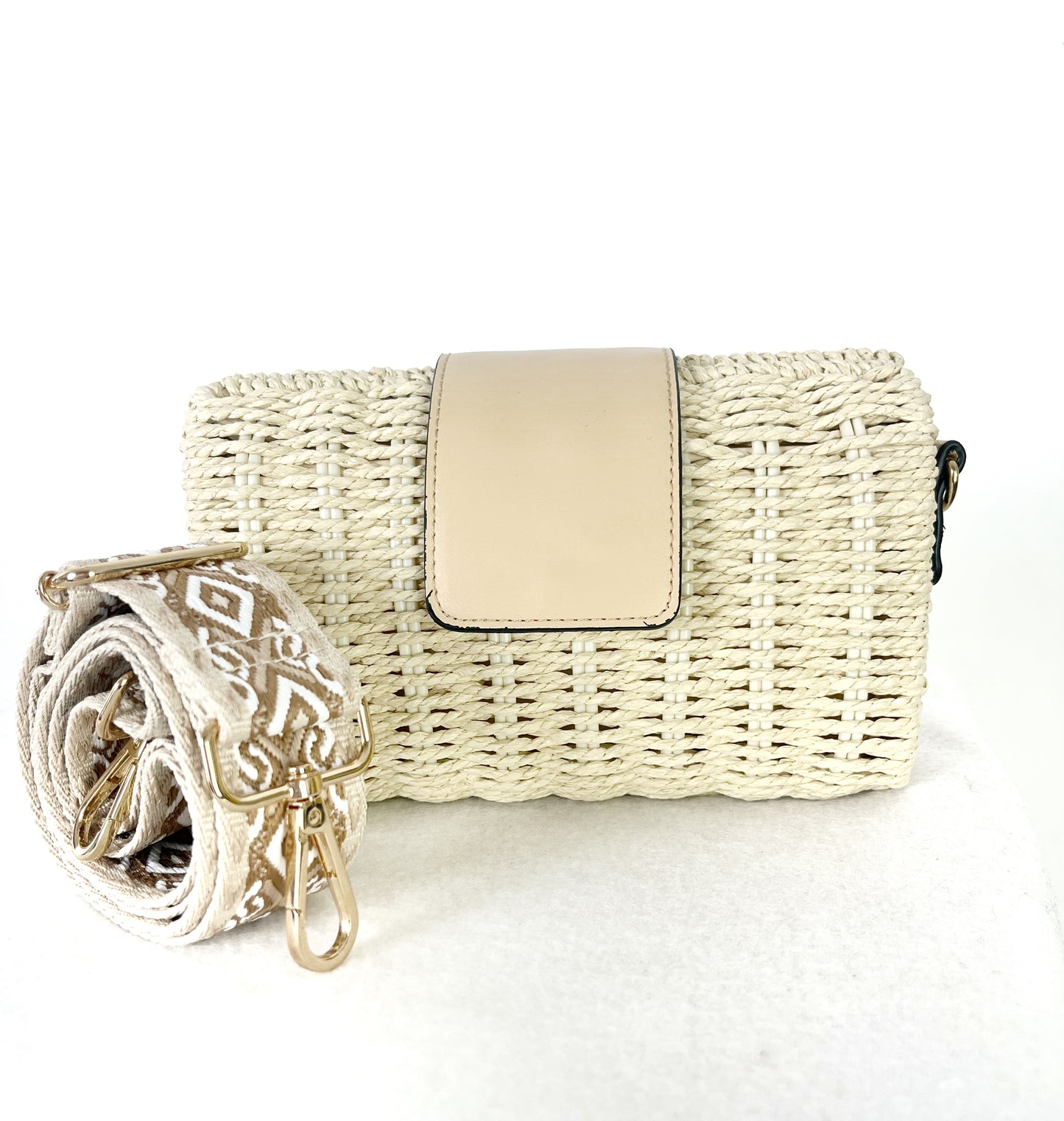 Pochette rigida in rafia