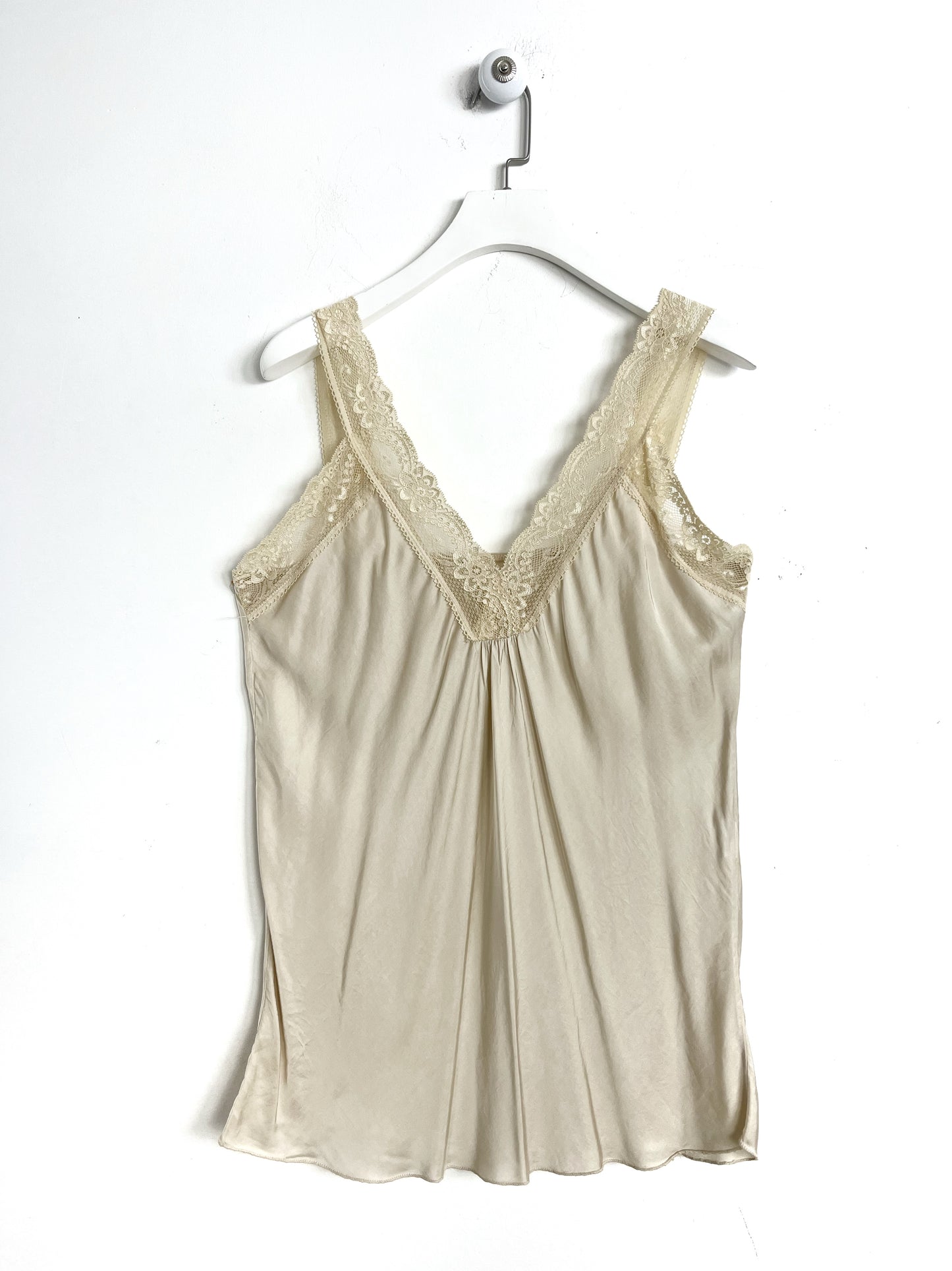 Top con pizzo