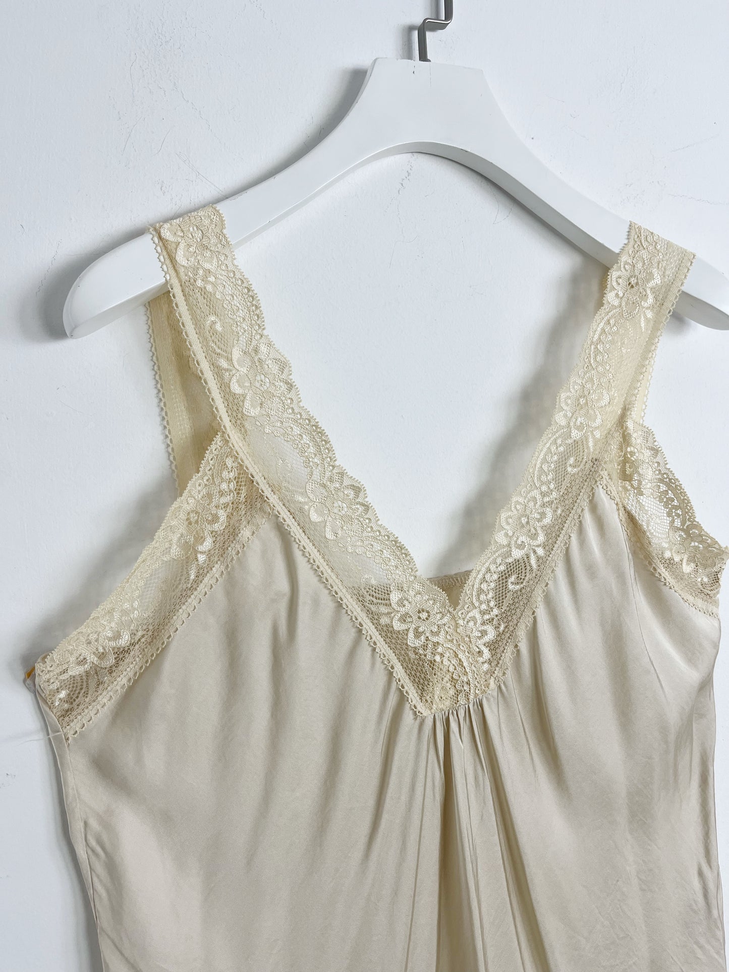 Top con pizzo
