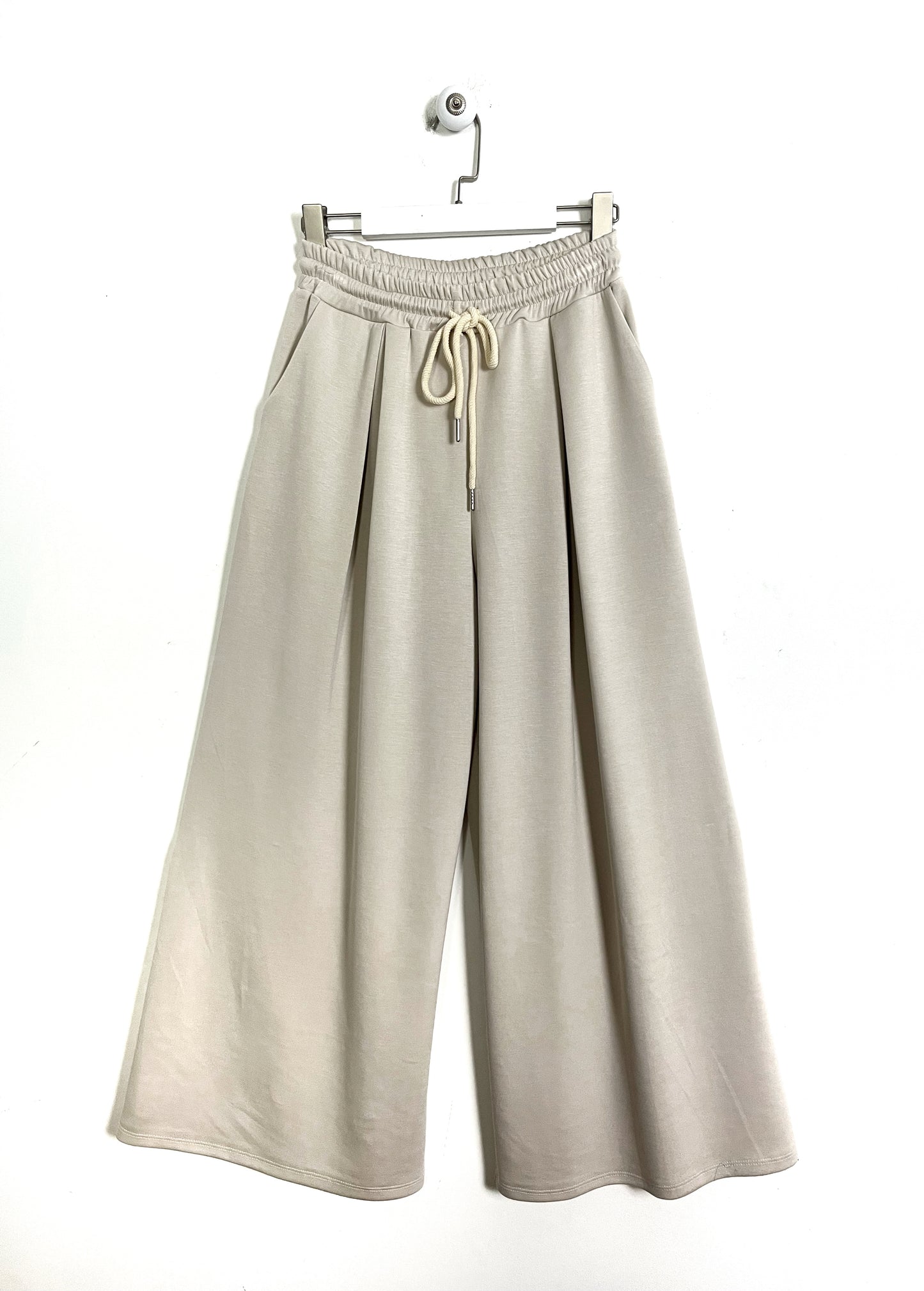 Pantalone fluido in tessuto tecnico