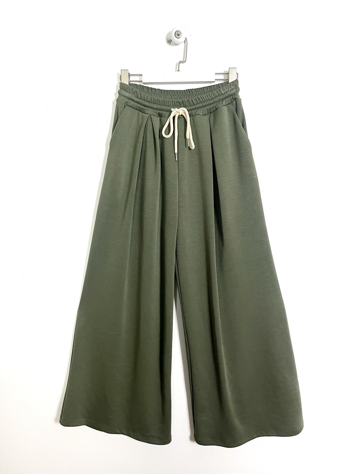 Pantalone fluido in tessuto tecnico
