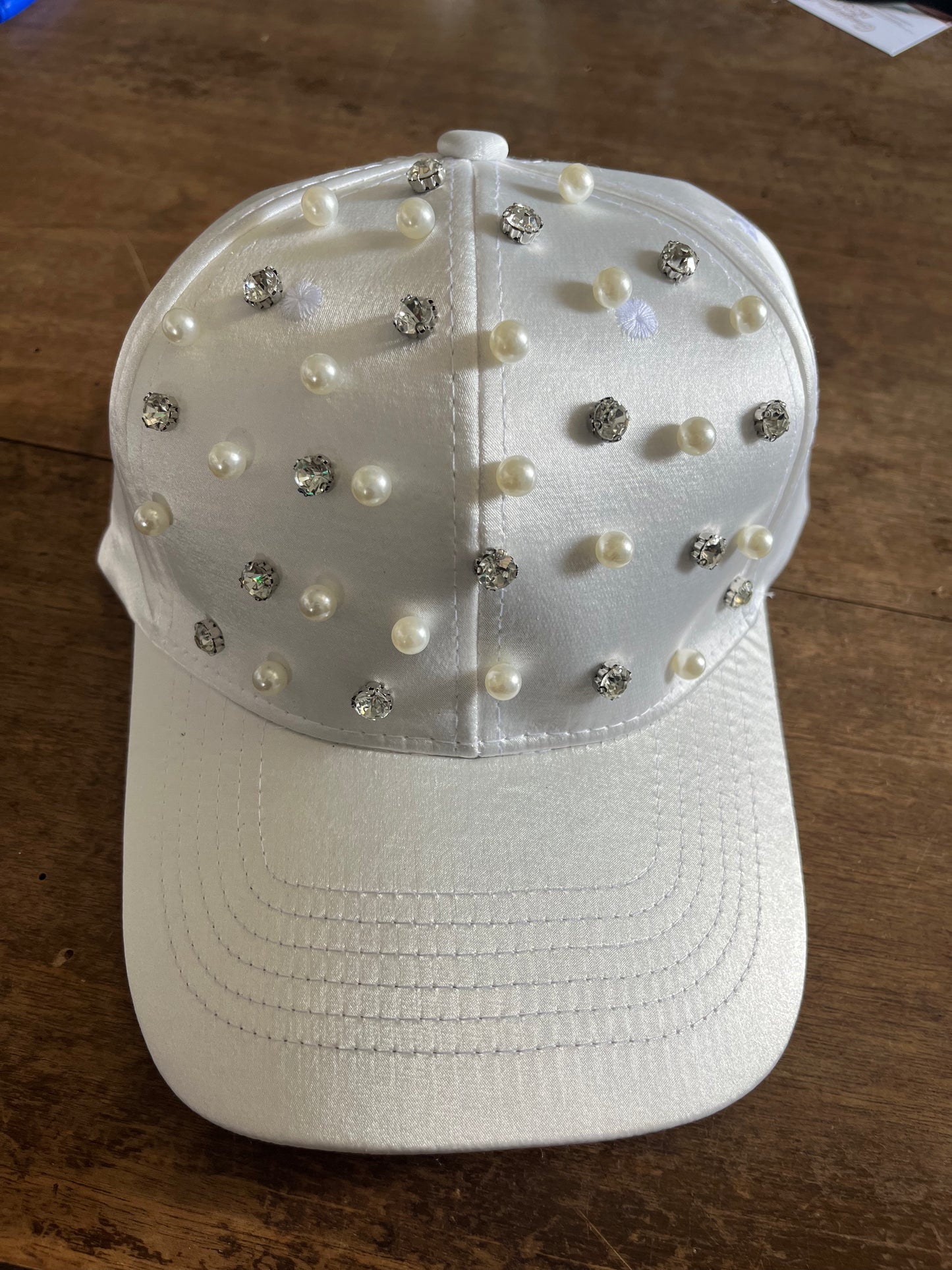 Cappellino con visiera e strass