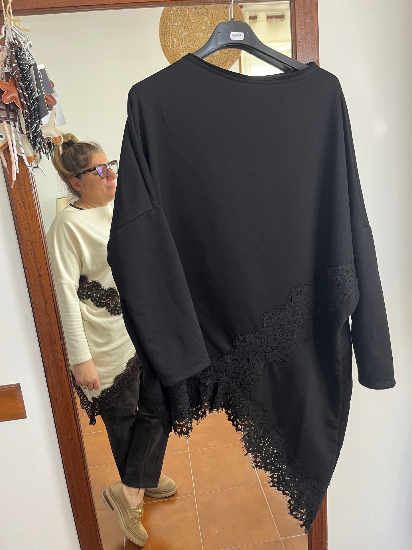 Felpa in cotone asimmetrica con pizzo ⚫️