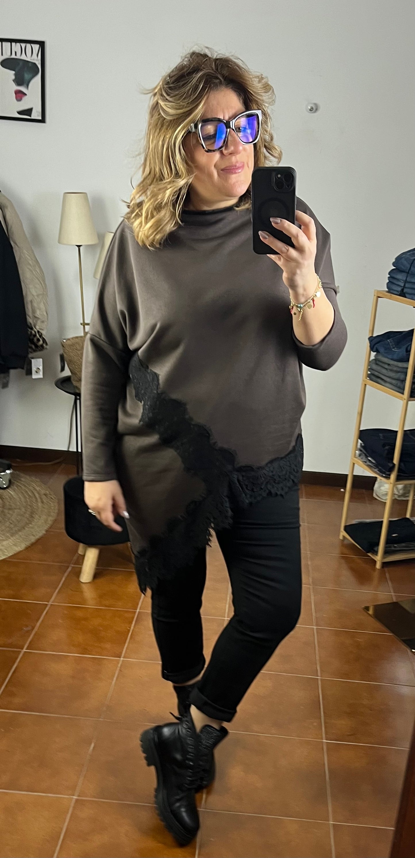 Felpa in cotone asimmetrica con pizzo ⚫️