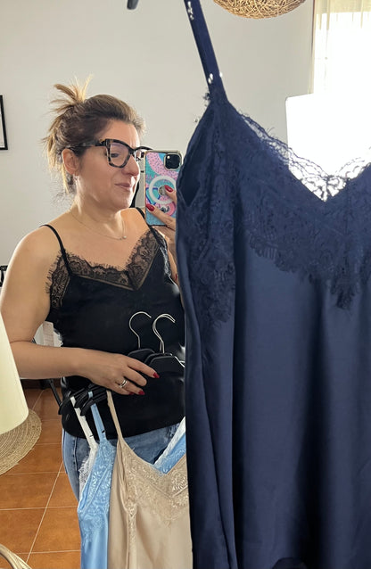 Top raso con pizzo ⬛️
