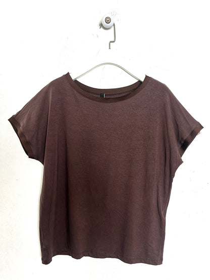 T-shirt con profili in raso