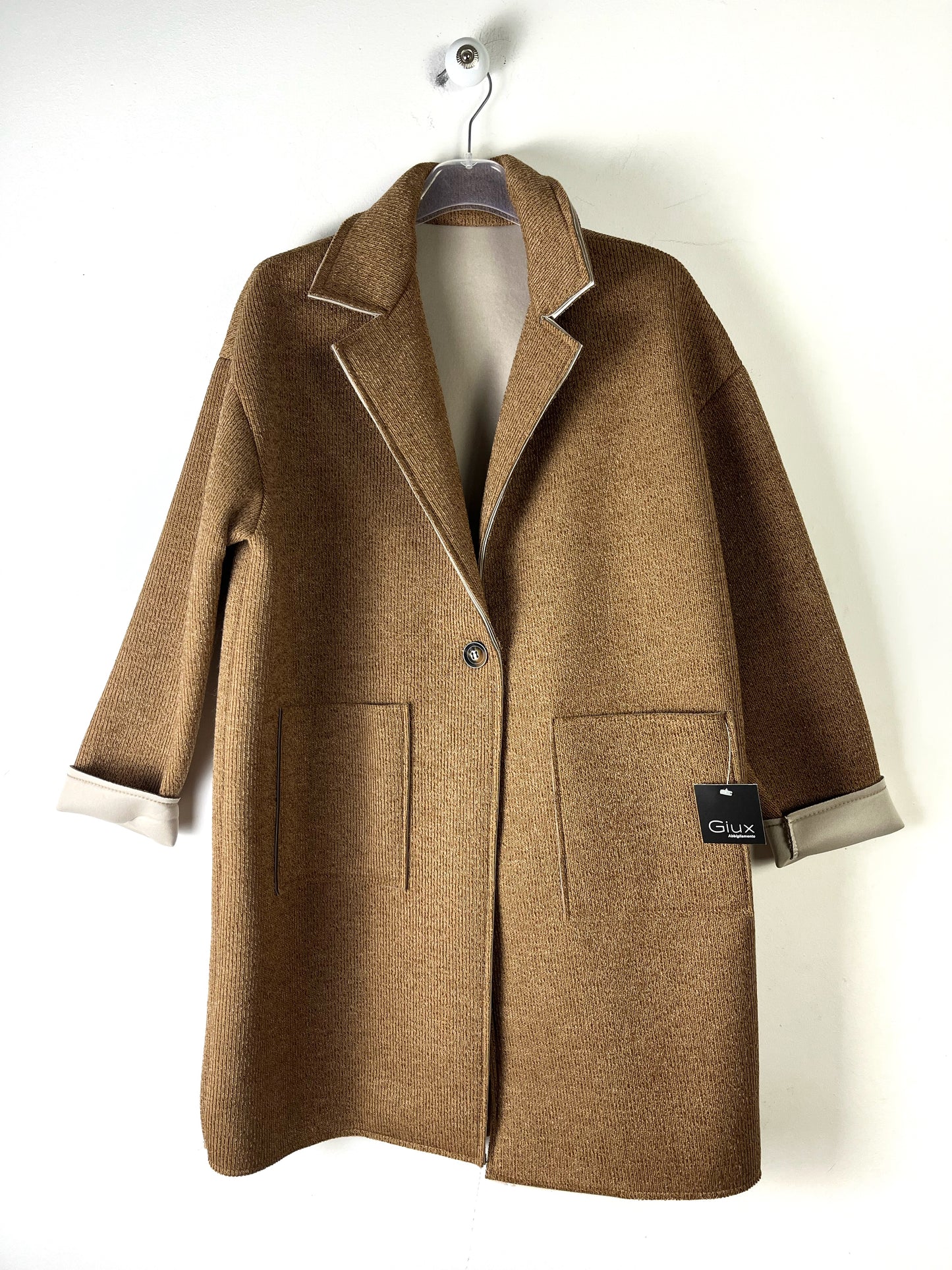 Cappotto classico con colletto e revers in neoprene, taglio oversize
