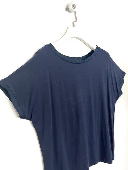 T-shirt con profili in raso