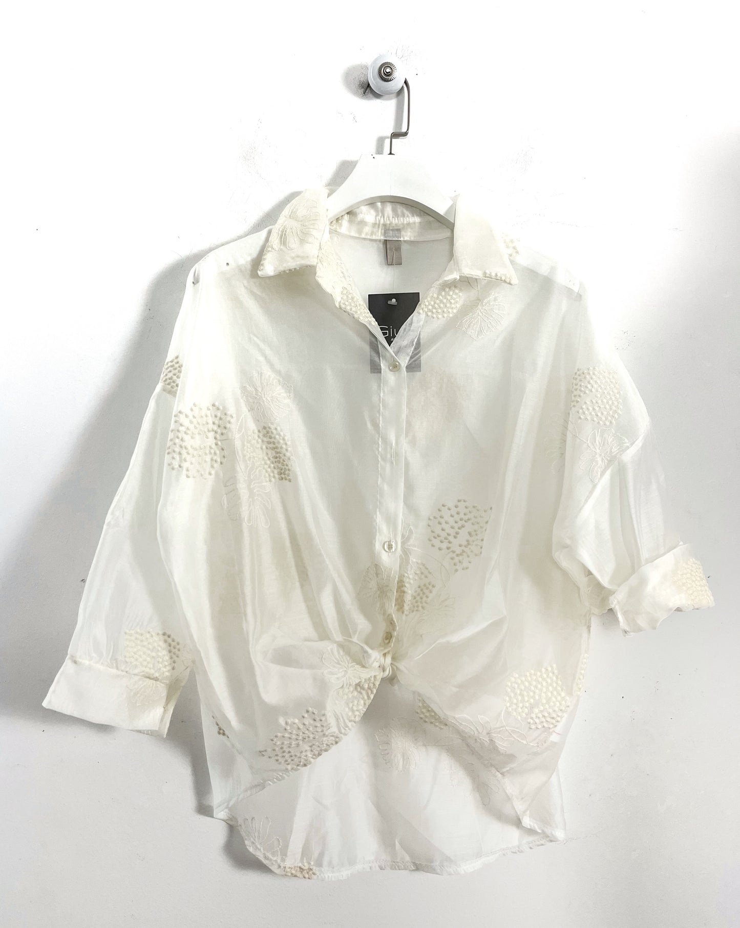 Camicia in Tencell ricamata ⚫️