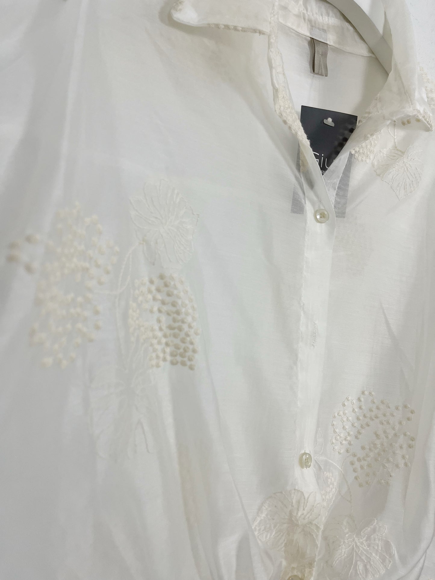 Camicia in Tencell ricamata ⚫️