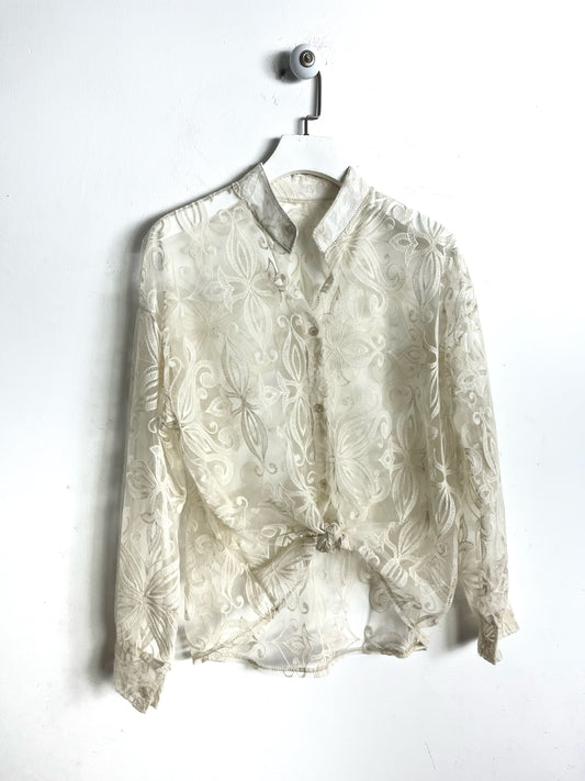 Coreana in pizzo ricamata