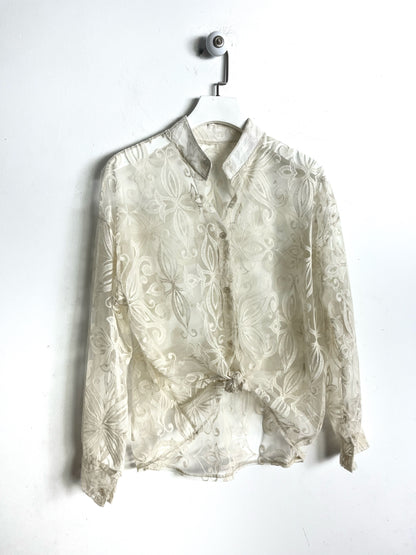 Coreana in pizzo ricamata