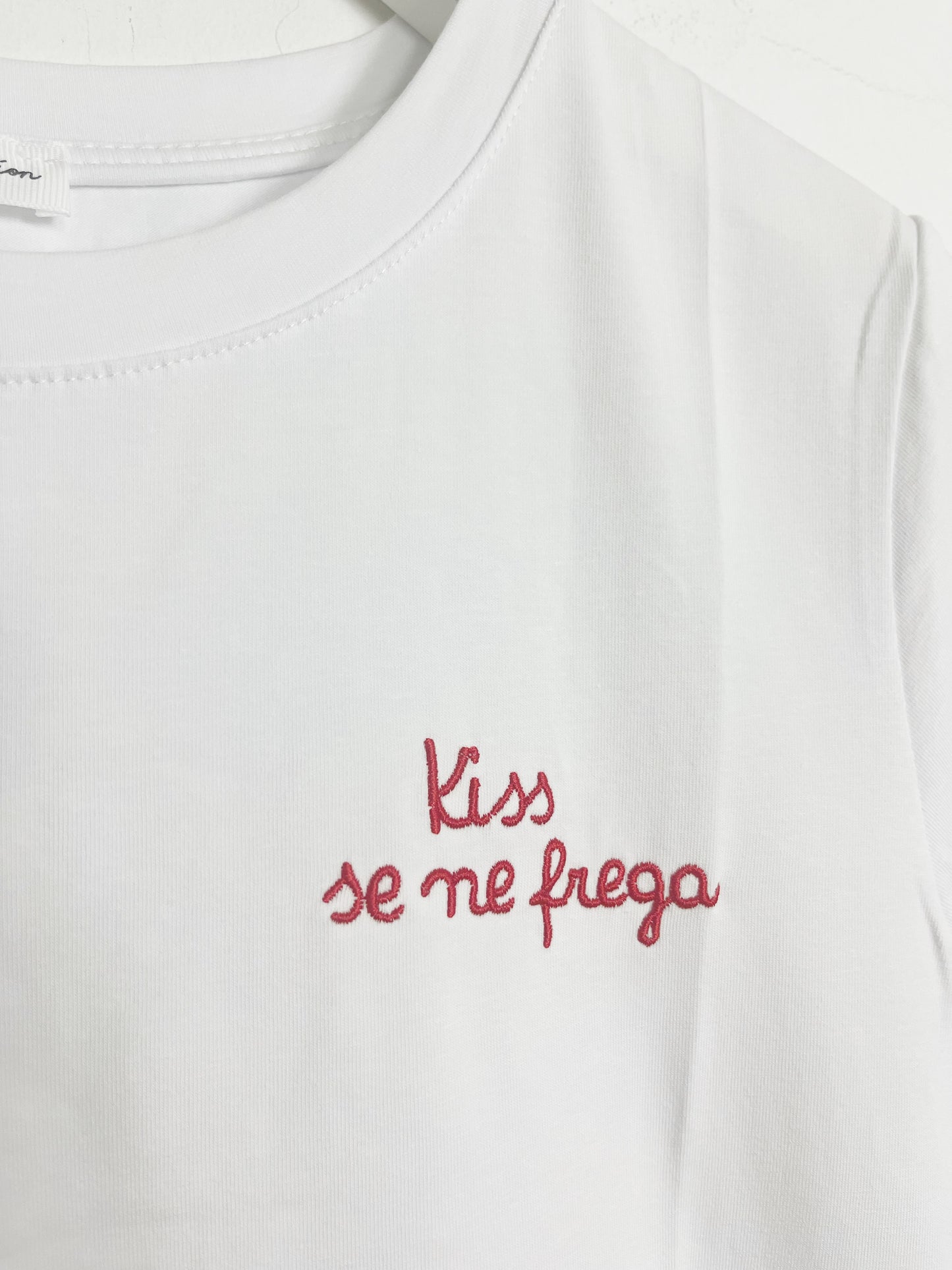 T-shirt Kiss se ne frega Slim ⬛️